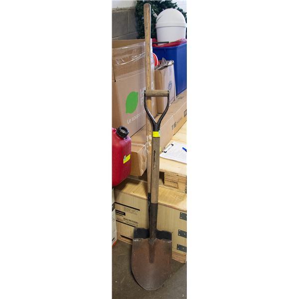 PAIR OF GARDEN SHOVELS