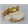 Image 1 : SIZE 8 BEADED/FUR MUKLUKS-ESTATE