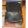 Image 1 : CURIOSITY UNCLAIMED LEATHER SLING BACK CHAIR