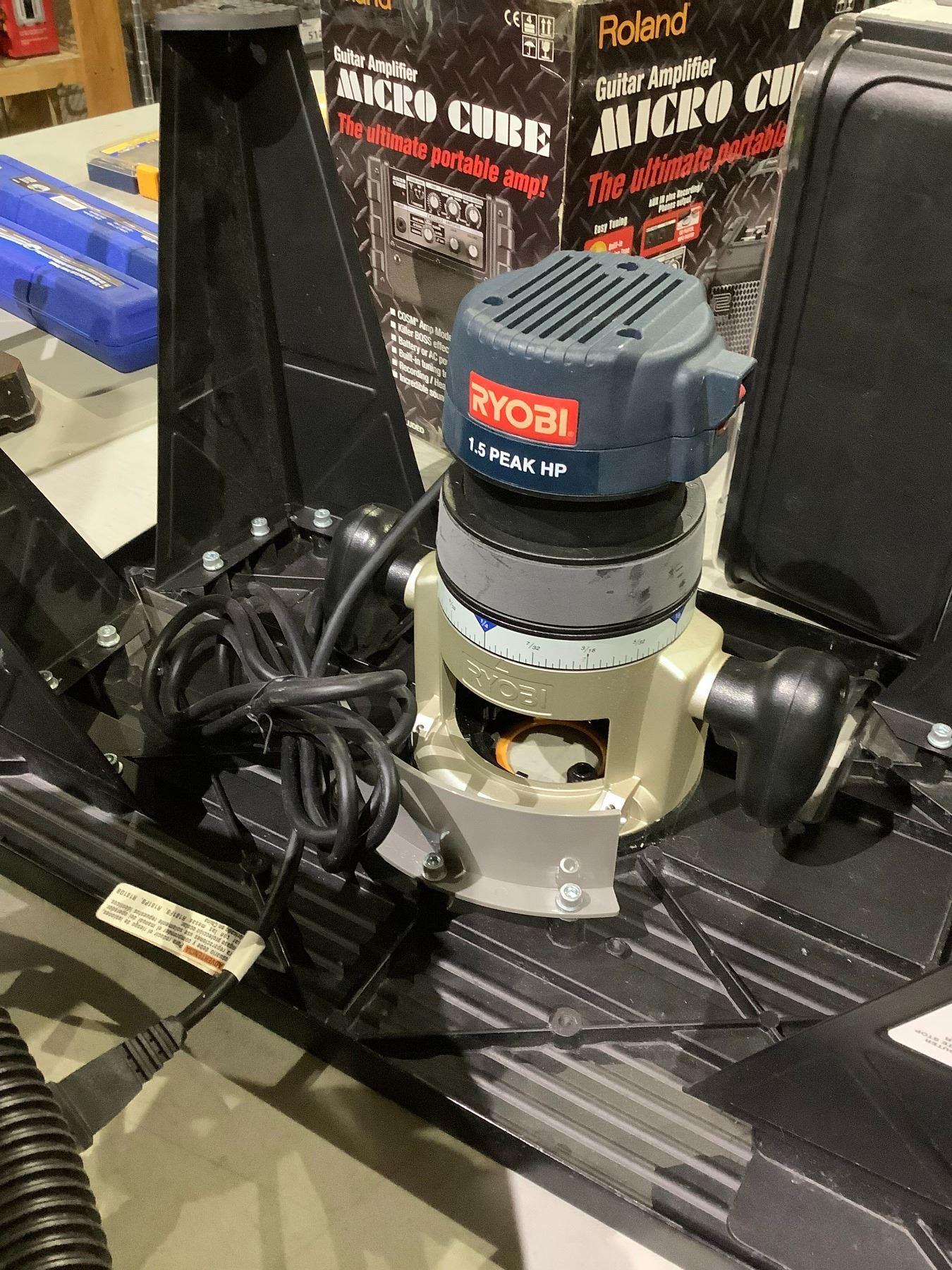 RYOBI R1801M1 ROUTER WITH RYOBI ROUTER TABLE