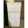 Image 1 : GE WHITE TOP AND BOTTOM FRIDGE