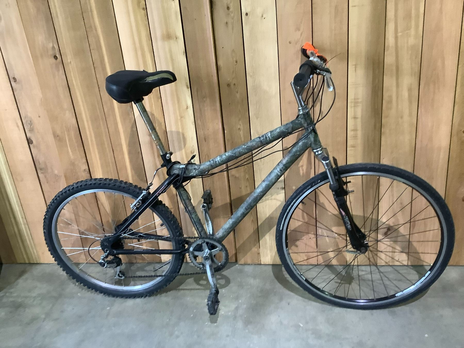 ZIP 7 SPEED BICYCLE (REAR WHEEL NEEDS REPAIR) - Able Auctions