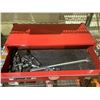 Image 2 : SNAP-ON 2-DRAWER MIDDLE TOOLBOX WITH TOOL CONTENTS, SOCKETS, PLIERS, AND WRENCHES, AND MORE