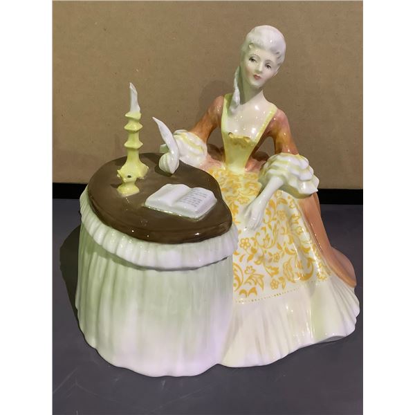ROYAL DOULTON FIGURE "MEDITATION" HN 2330 (SMALL CRACK & CHIP)