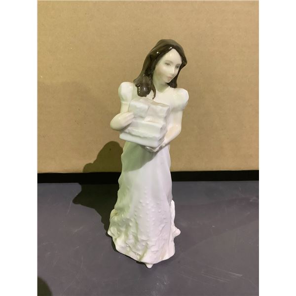 ROYAL DOULTON FIGURE "CHRISTMAS PARCELS" HN 3493