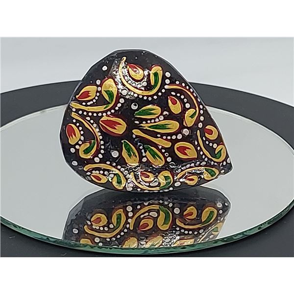 EXQUISITE AFRICAN MEENA ART ON QUALITY NATURAL ROUGH SAPPHIRE  335.90 ct