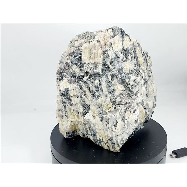 MASIVE EXTREMELY RARE AND COLLECTABLE YELLOW TOPAZ var. PYKNITE IN ZINWALDITE