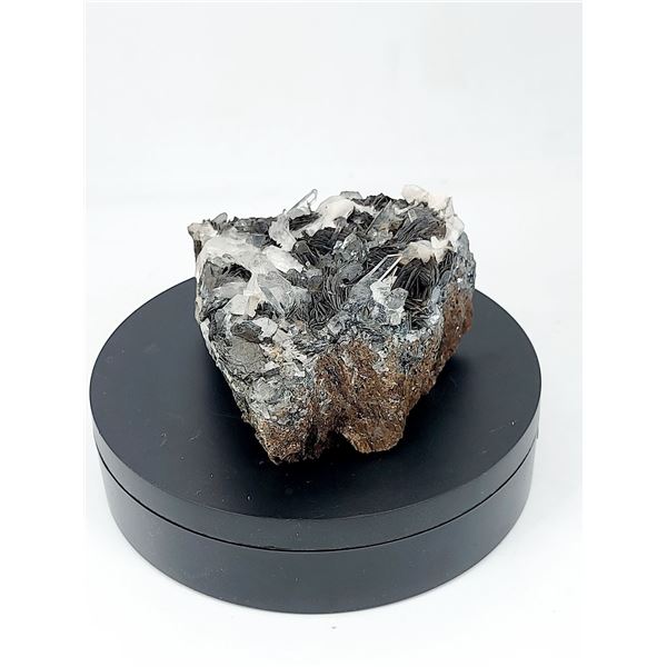 HEMATITE VAR. SPECULARITE WITH QUARTZ