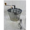 Image 4 : Vintage CamCo Hand Crank Manual Bread Dough Mizer 12qt