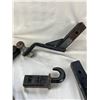Image 11 : Hitches Lot