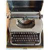 Image 2 : Vintage Underwood typewriter