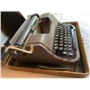 Image 3 : Vintage Underwood typewriter