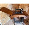 Image 3 : Reliance Sewing Machine