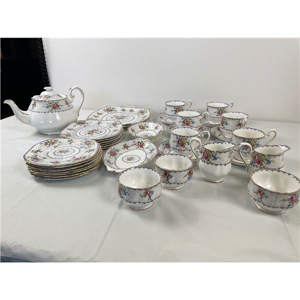 Royal Albert Petit Point Set