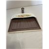 Image 1 : Metal dust pan
