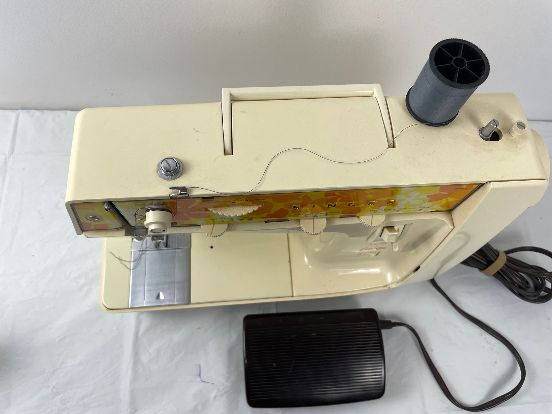 1970's Singer Genie 353 - Sunrise Estate Services Ltd