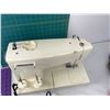 Image 4 : Kenmore 17820 Sewing Machine with Rotary Mats