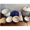 Image 2 : Vintage enamelware lot