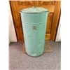 Image 1 : Metal Can with Lid