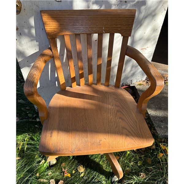 Gilson Canada Wood Bankers Chair