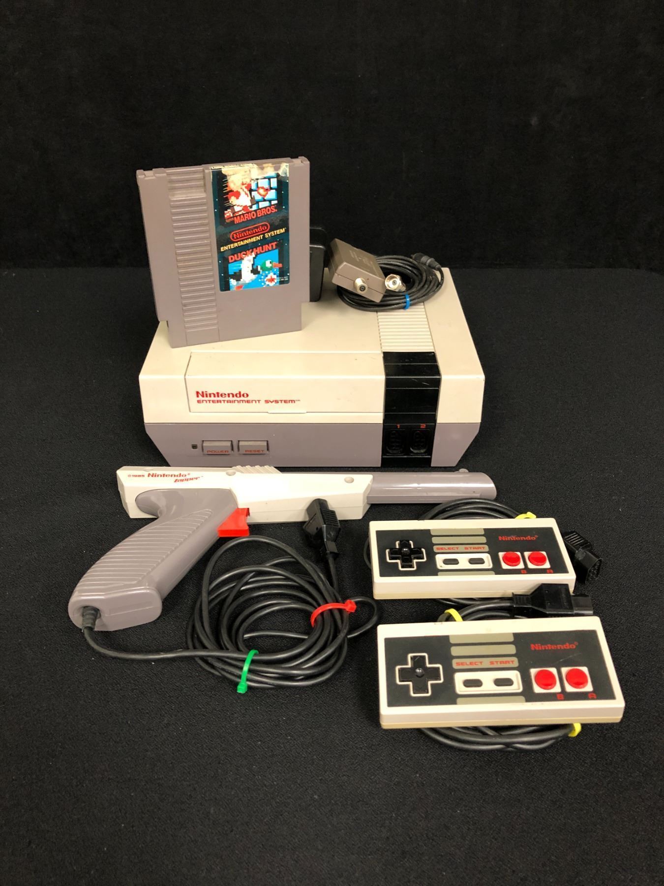COMPLETE NINTENDO (NES) ENTERTAINMENT SYSTEM (WORKING)