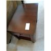 Image 1 : End Table Cat B