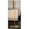 Image 1 : THE BEAST PUSH BROOM