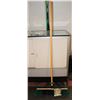 Image 1 : THE BEAST PUSH BROOM