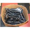 Image 1 : BOX OF HEAVY DUTY COAT HANGERS