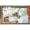Image 1 : FLAT WITH 2 SERVING TRAYS, 1 GLASS BUTTER DISH WIT