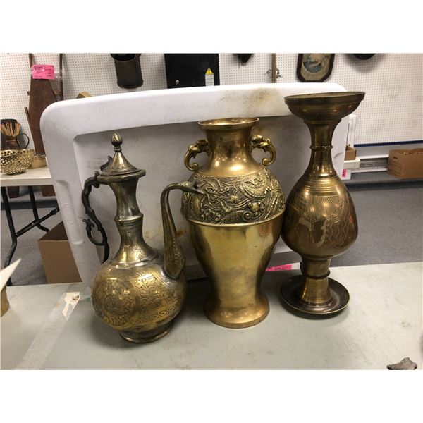 "The horror show" - Group of 3 large brassware decorative pcs