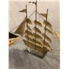 Image 2 : "The horror show" - Group of 2 metal & wooden decorative boats / ships