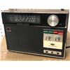Image 2 : Vintage ST. Regis solid state 4 band radio