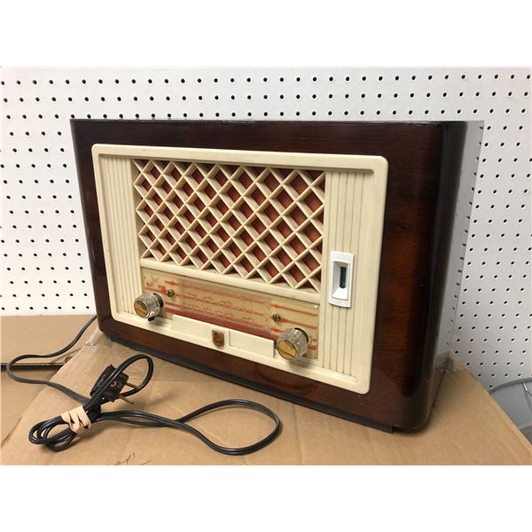 Vintage Phillips tube radio