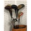 Image 2 : Vintage golf bag includes 9 golf clubs of various brands