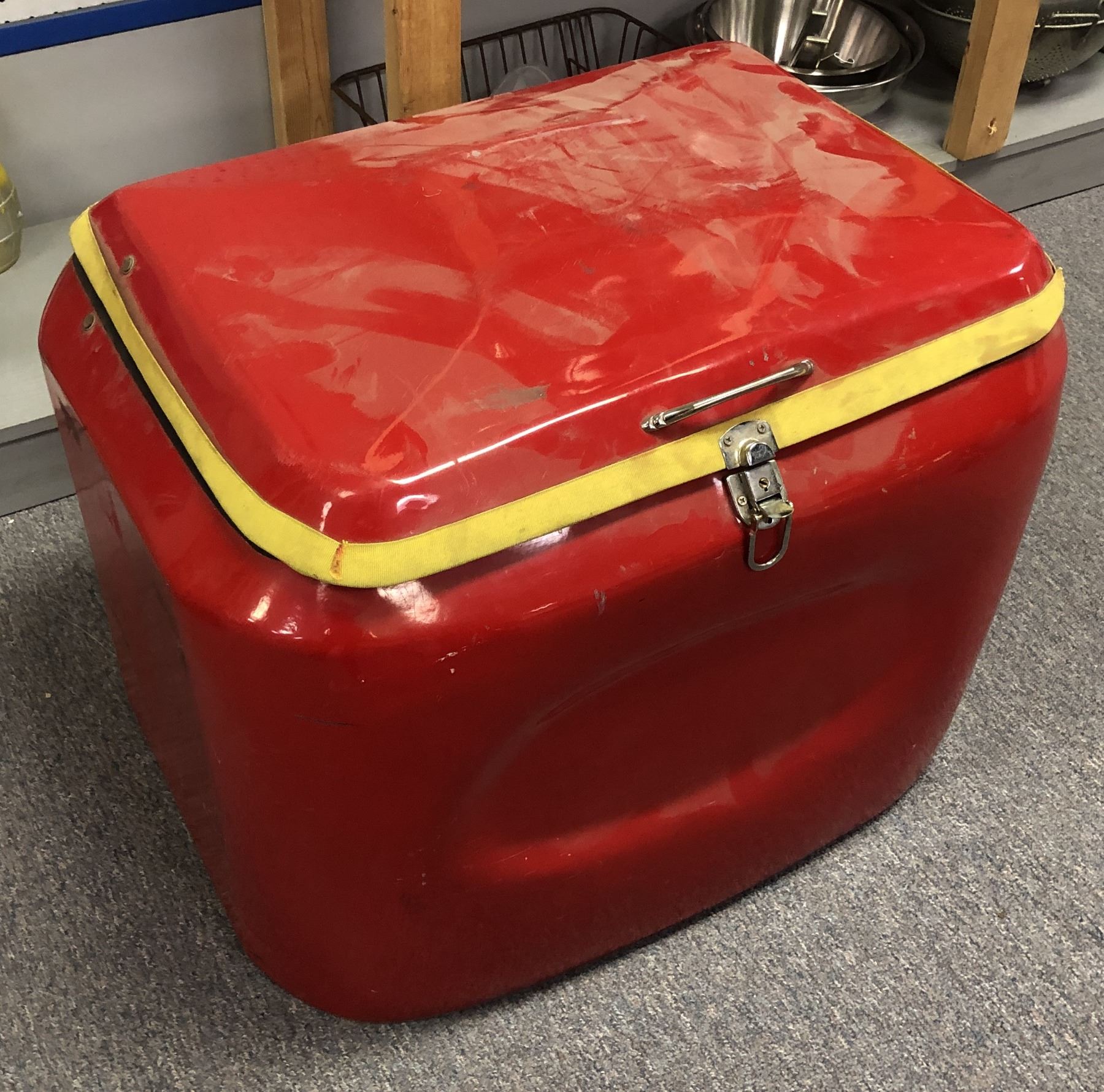 Vintage Jzera Design red delivery box (approx. 29.5 x 20 x 20 inches high)
