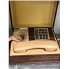 Image 4 : Group of 5 vintage and modern telephones