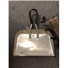Image 2 : "Snowpiercer" electric light-up fireplace with metal dust pan