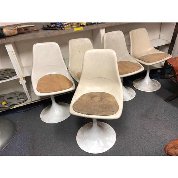 1970's set of 5 Saarinen designer chairs