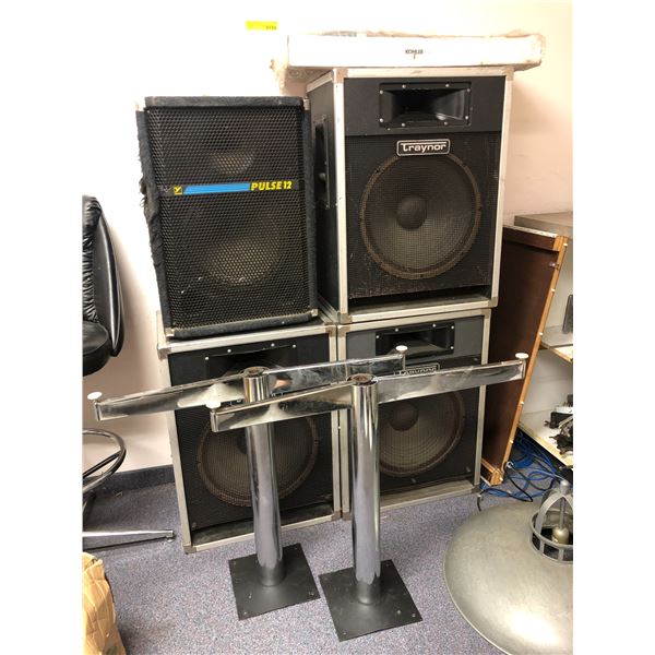 Large group of band speakers/table basis/light fixtures - includes 3 Traynor speakers and 1 Yorkvill