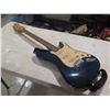 Image 2 : Fender Squier Strat 6 String Electric Guitar Affinity Series w/ Case & Cords