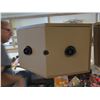 Image 8 : Qty 2 Bose Speakers on Pedestal Stand & 901 Series V 103059 Active Equalizer