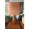 Image 1 : CARVED WOOD PINEAPPLE LAMP W/SHADE