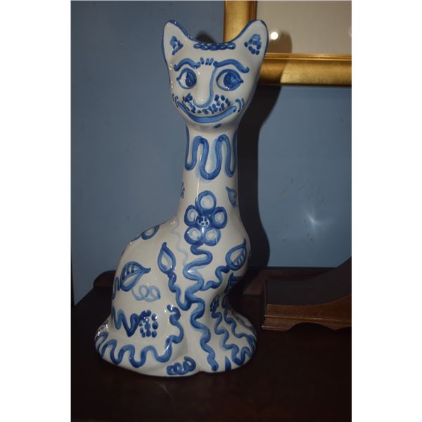 BLUE & WHITE PORCELAIN CAT FIGURES & VASE (3 PCS)