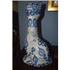 Image 2 : BLUE & WHITE PORCELAIN CAT FIGURES & VASE (3 PCS)