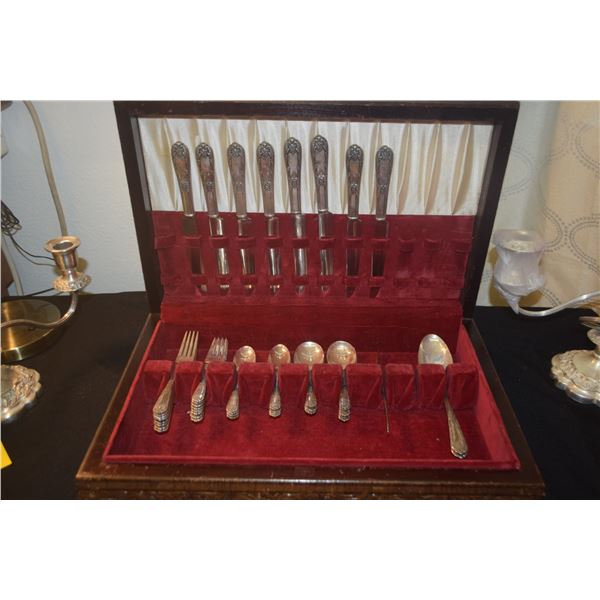 STERLING FLATWARE, SPLENDOR PATTERN, 1939 BY INTERNATIONAL SILVER CO. W/BOX (1,258 G) (36 PCS)