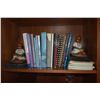 Image 1 : COLLECTION OF HAWAII COOKBOOKS & BOOK ENDS (28 PCS)
