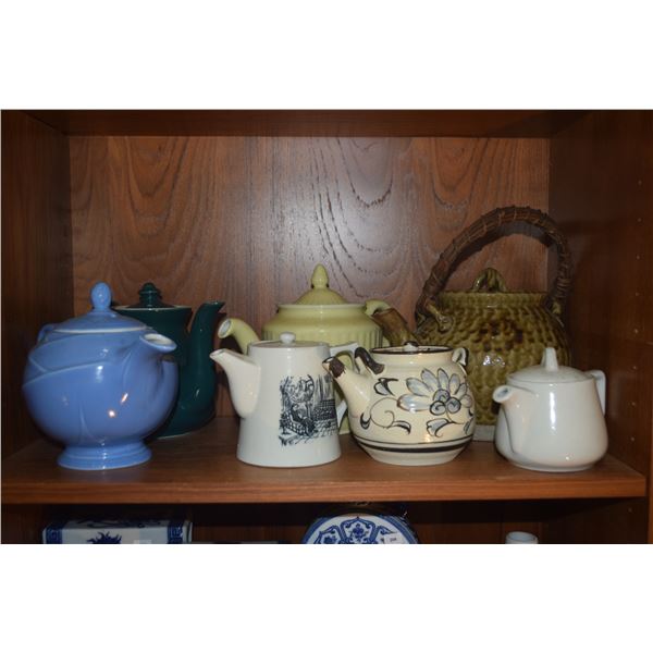 COLLECTION OF TEAPOTS (7 PCS)