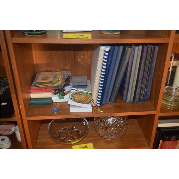 PUNAHOU YEAR BOOKS, ORNAMENTS & FOOTBALL PATCHES