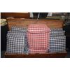 Image 1 : PALAKA PILLOWS (13 BLUE & 1 COVER & 8 RED) (26 PCS)